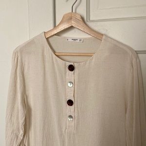 Linen Mango blouse with pretty buttons